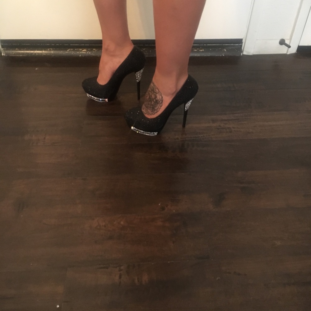 Shoes - Picture 3 of 4
